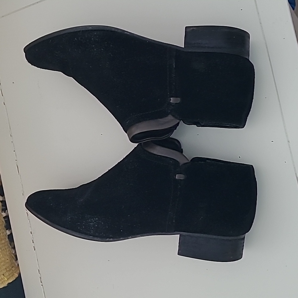 Vince Camuto Suede Jody Booties Size 7.5
